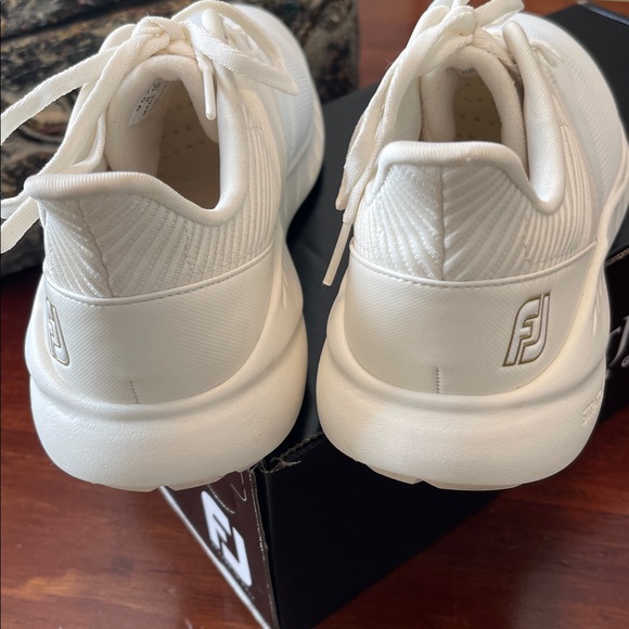 Golf shoes by Foot Joy in size 8M. - Picture 2 of 8